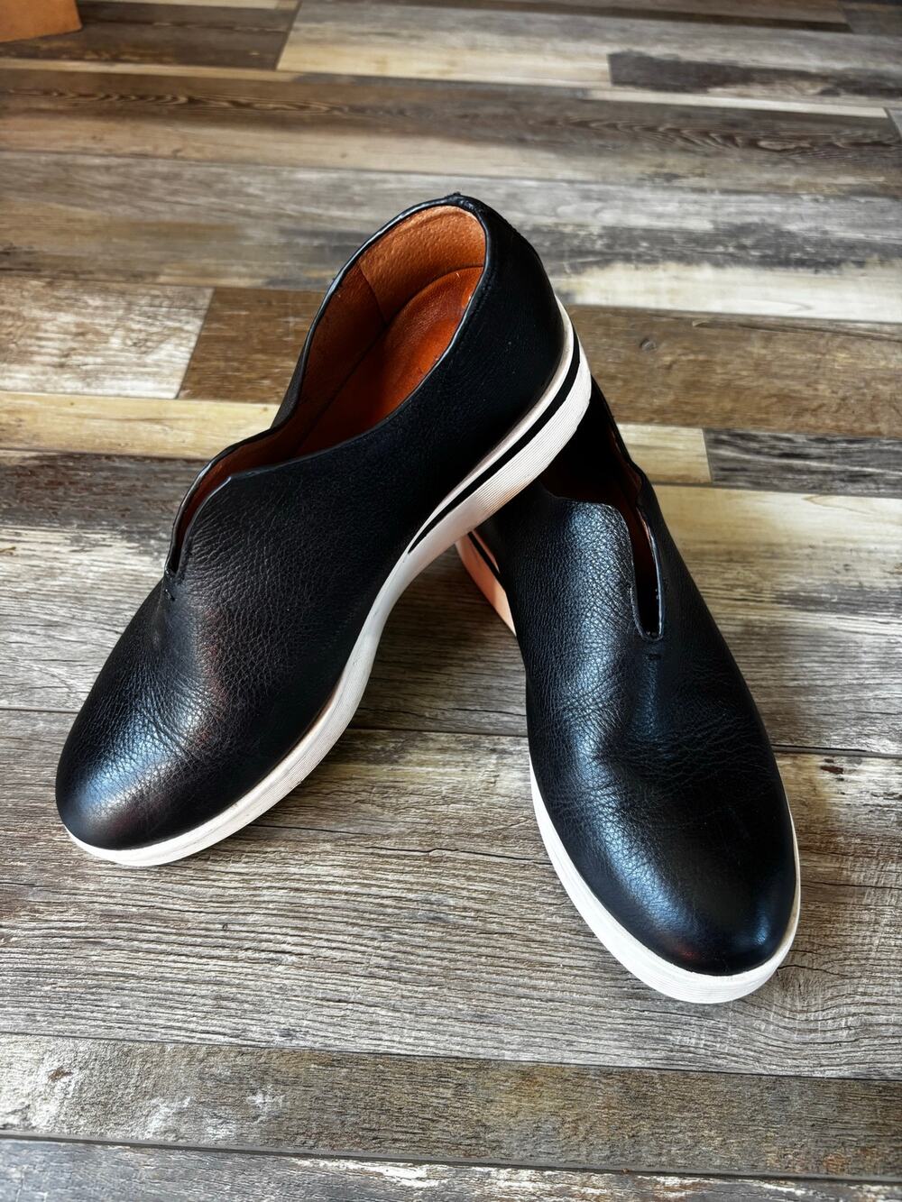 GENTLE SOULS by KENNETH COLE Halden Sz 7.5 Black Leather Upper Slip On Shoes